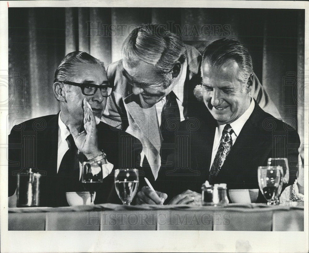 1973 Press Photo Agnew Chats Harold Buay Carrolf Hilton - Historic Images