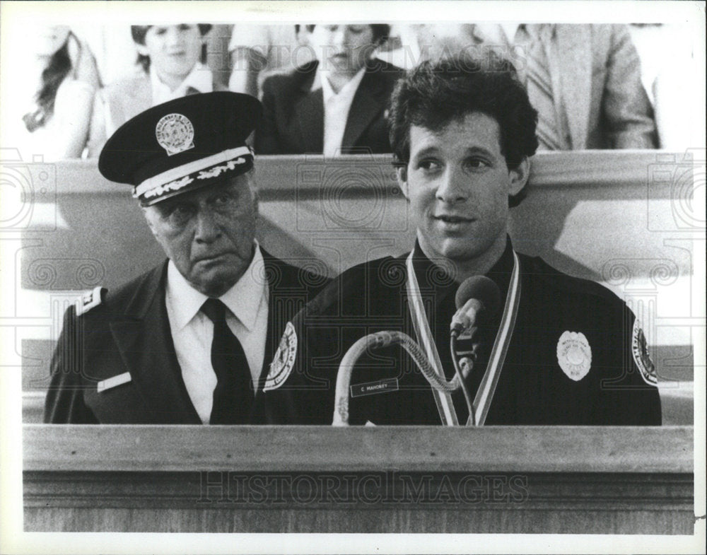 1987 Press Photo Steve Guttenberg George Police Academy - Historic Images