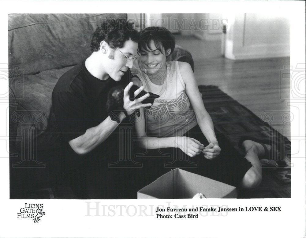 2000 Press Photo Jon Favreau Frmke Janssen Love sex - Historic Images