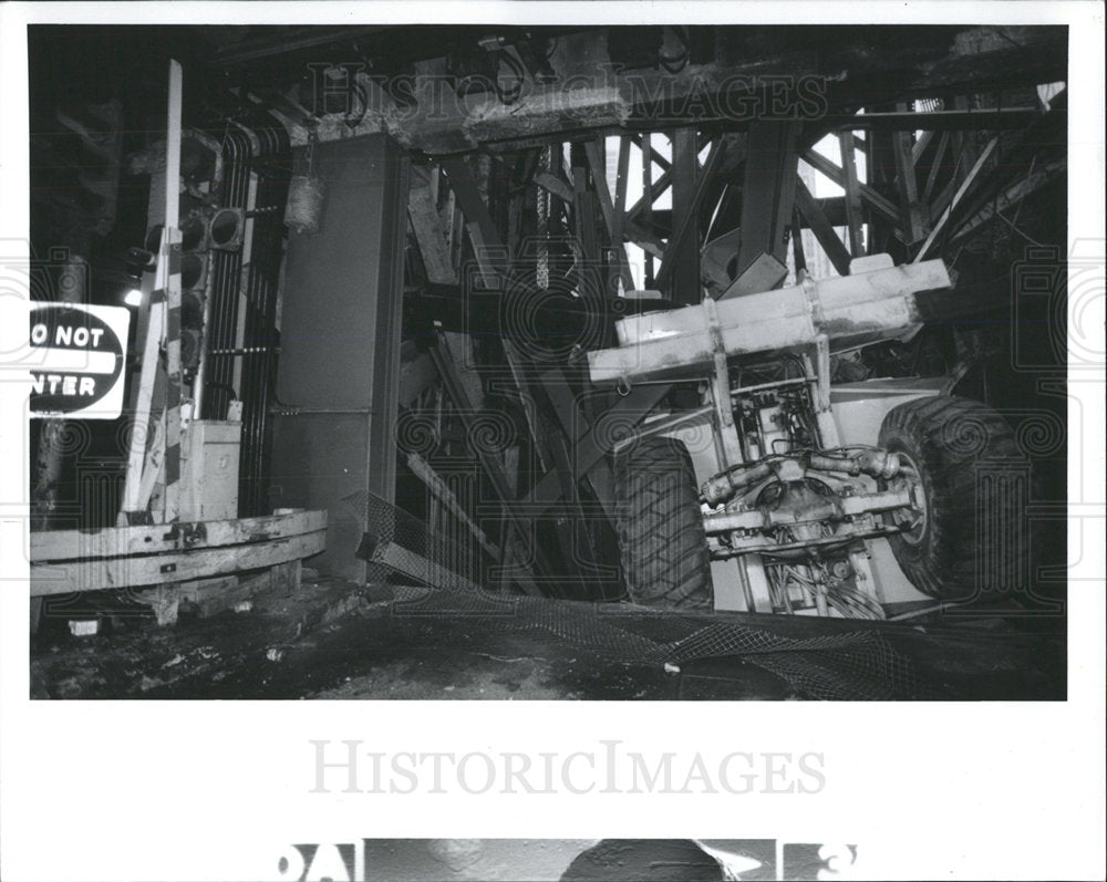 1992 Press Photo Michigan Ave Bridge Steel Iron Leave - Historic Images