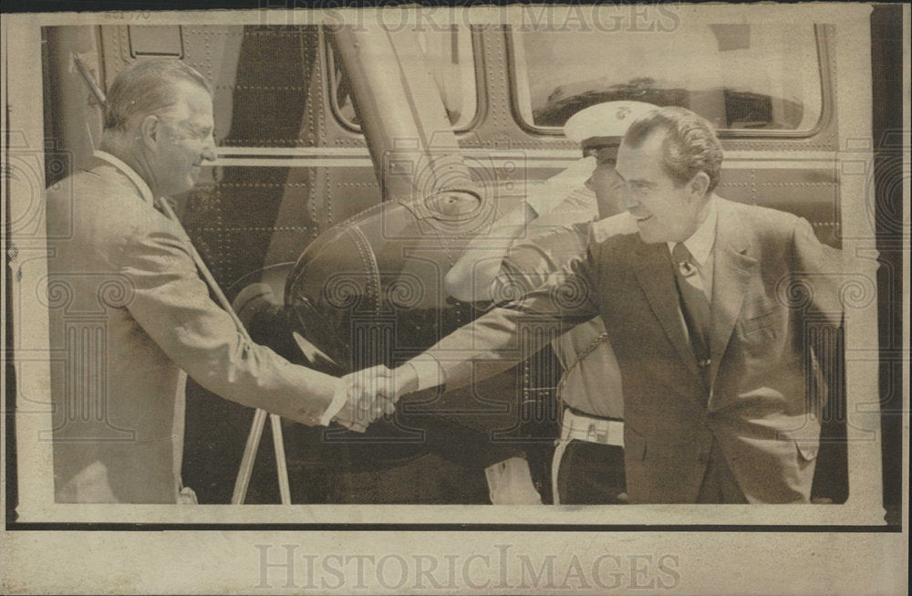 1970 Press Photo Nixon Agnew Farewell San Clemente Hand - Historic Images