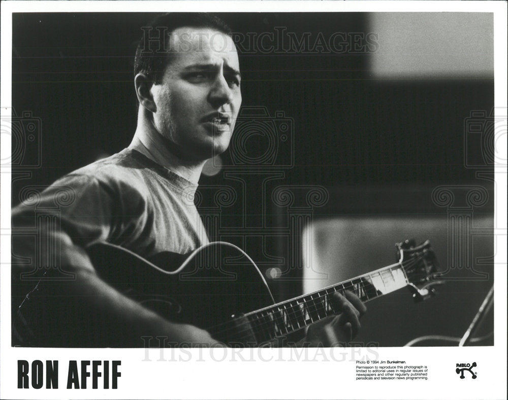 1994 Press Photo Ron Affif American jazz guitarist son - Historic Images