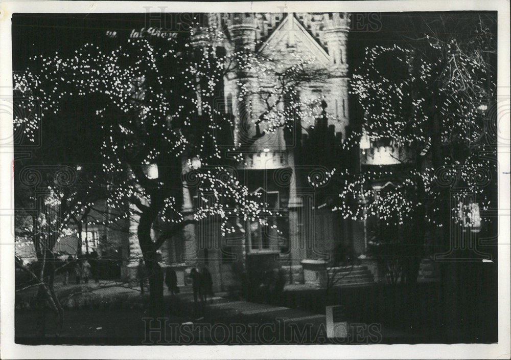 1976 Press Photo Boul Mich Avenue White Light tiny bulb - Historic Images