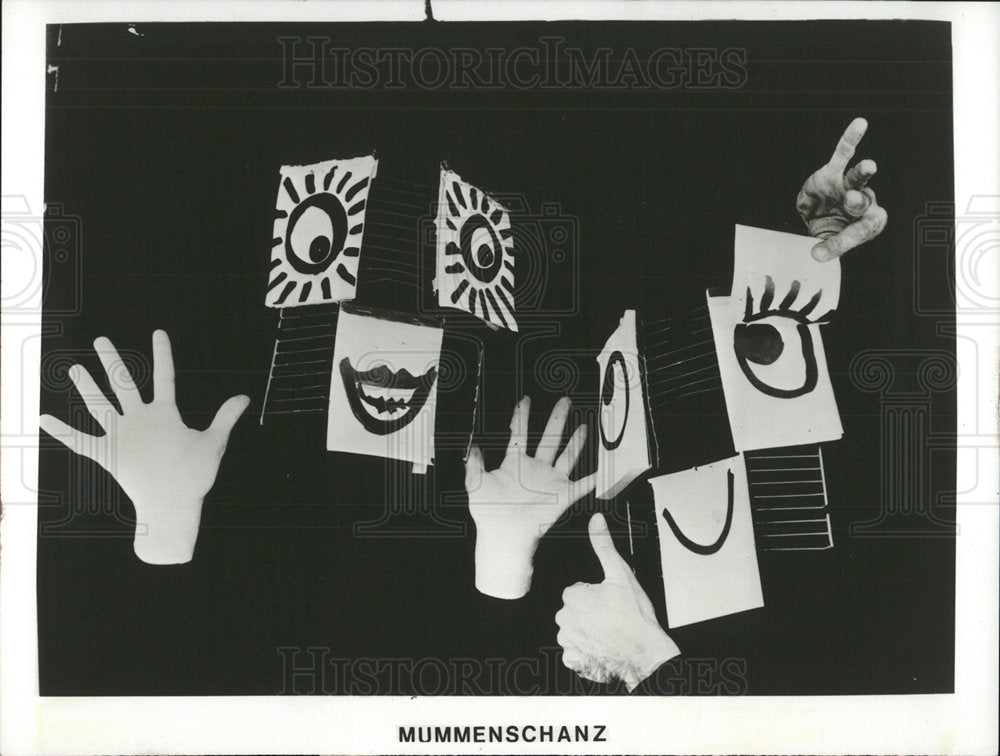 1979 Press Photo Mummenschanz mime dance Music Hall - Historic Images