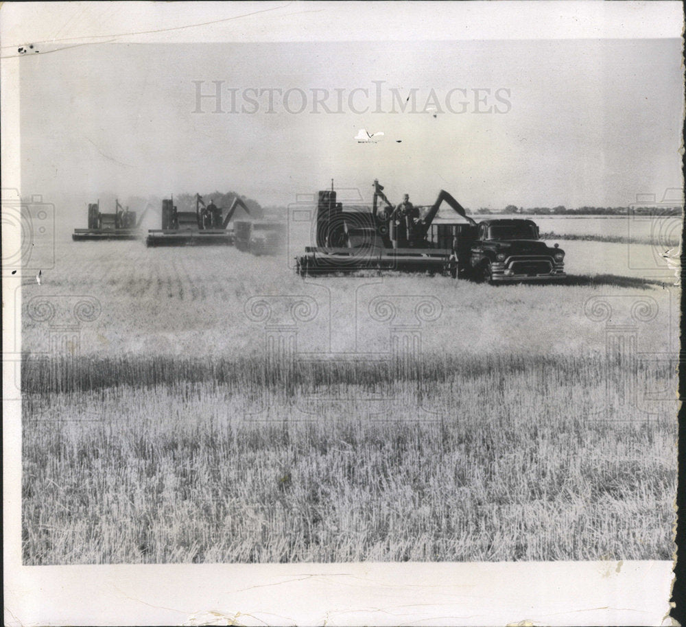 1956 Press Photo Kansas Field Propelled Trucks Kansas - Historic Images