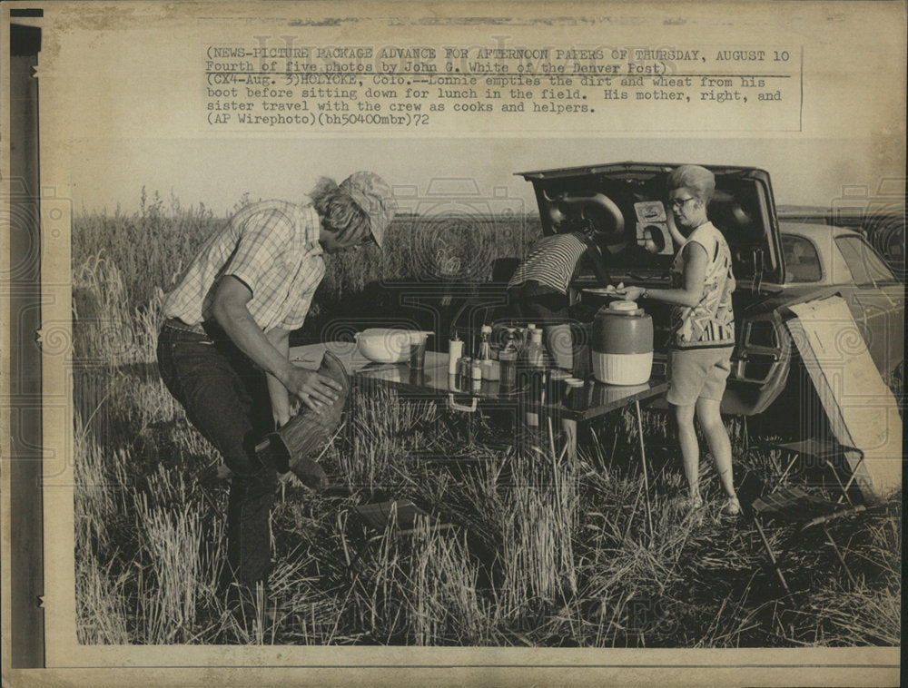 1972 Press Photo Lonnie Wheat Farmer Colorado - Historic Images