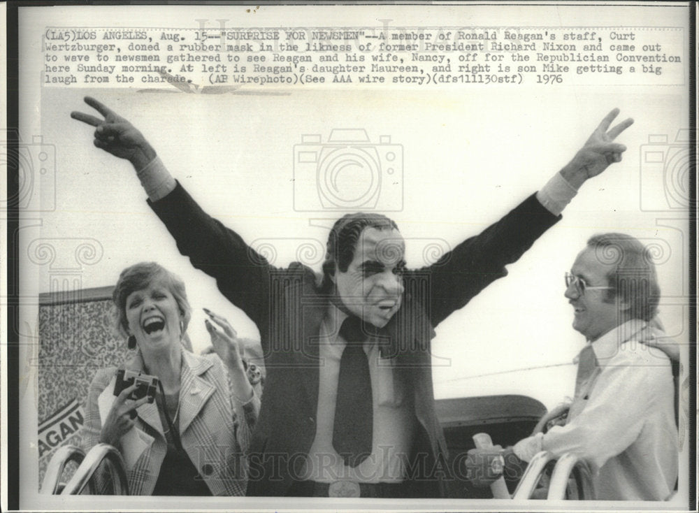 1976 Press Photo Ronald Reagan Curt Wertzburger Nixon - Historic Images