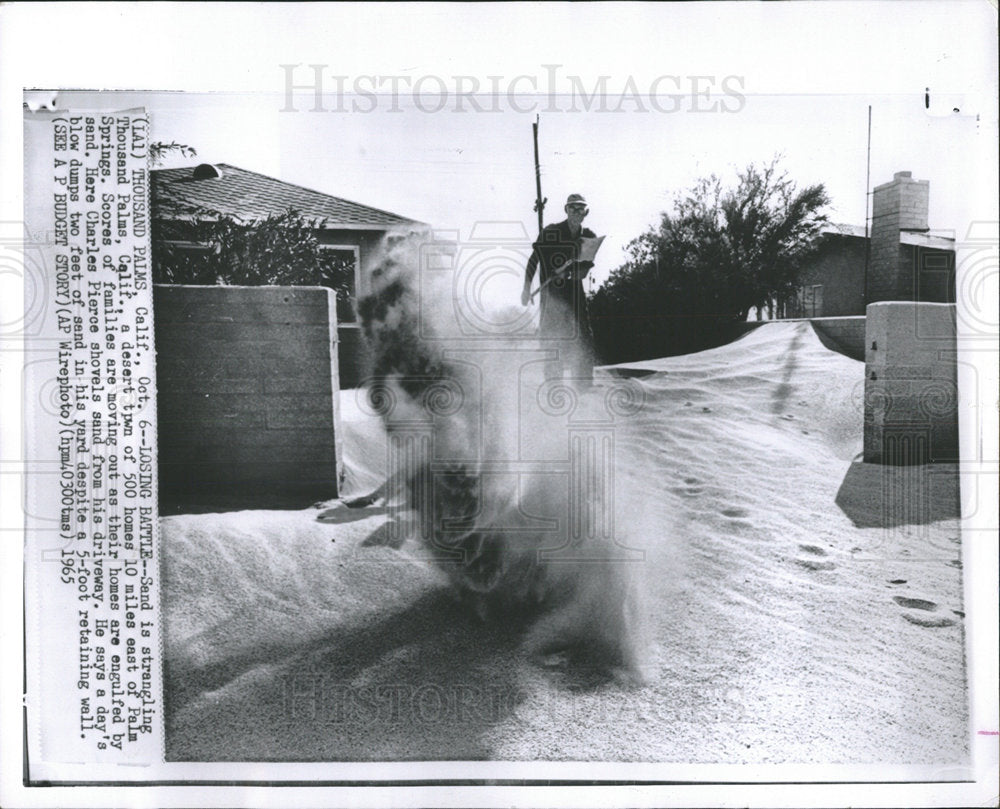 1965 Press Photo Losing Battle Sand California Desert - Historic Images