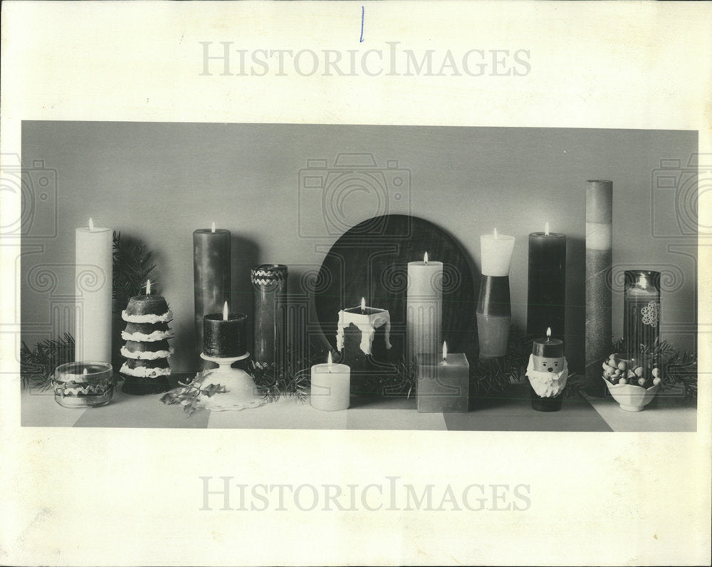 1964 Press Photo Christmas Display Of Candles, Pottery - Historic Images