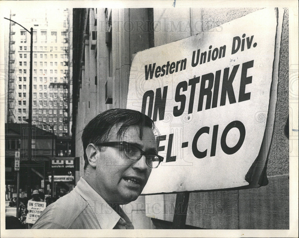 1971 Press Photo John L Sullivan Western Union Strike - Historic Images