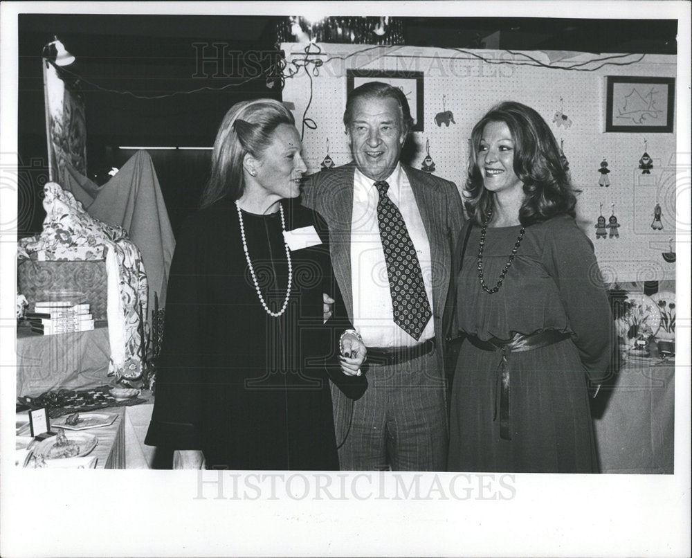 1976 Press Photo Henry Ford II Kathy DuRoss Charoltte - Historic Images