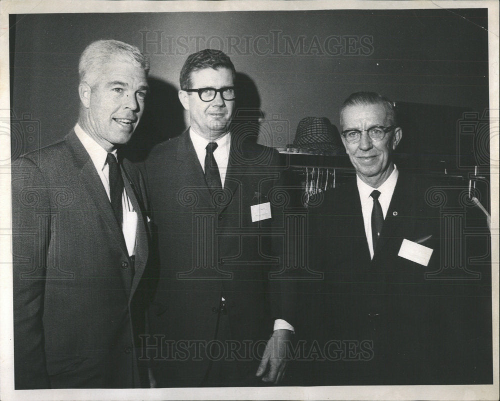 1969 Press Photo R.G. Danknich Parks School Business - Historic Images