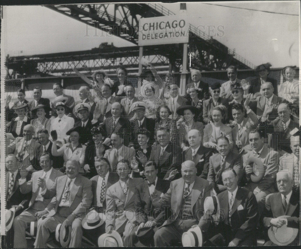 1944 Press Photo Chicago Delegation Cruiser - Historic Images