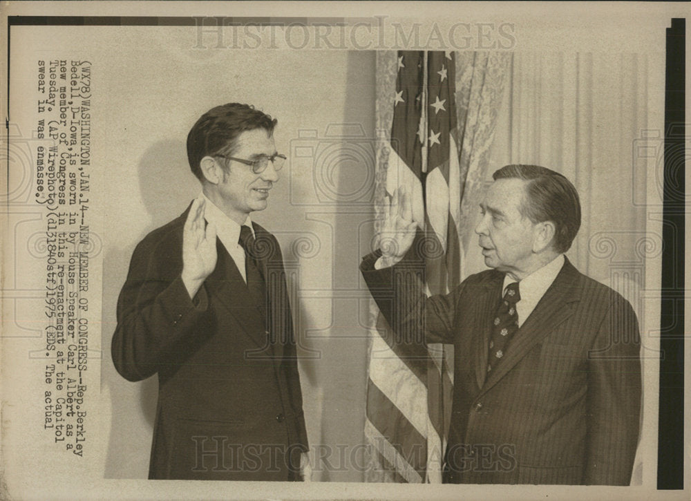 1975 Press Photo Re-enactment Berkley Bell Sworn In - Historic Images