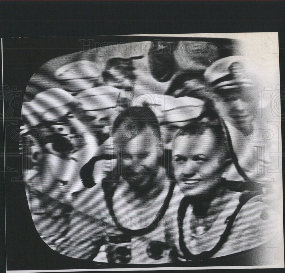 1965 Press Photo Spacemen brough to carrier Wasp. - Historic Images