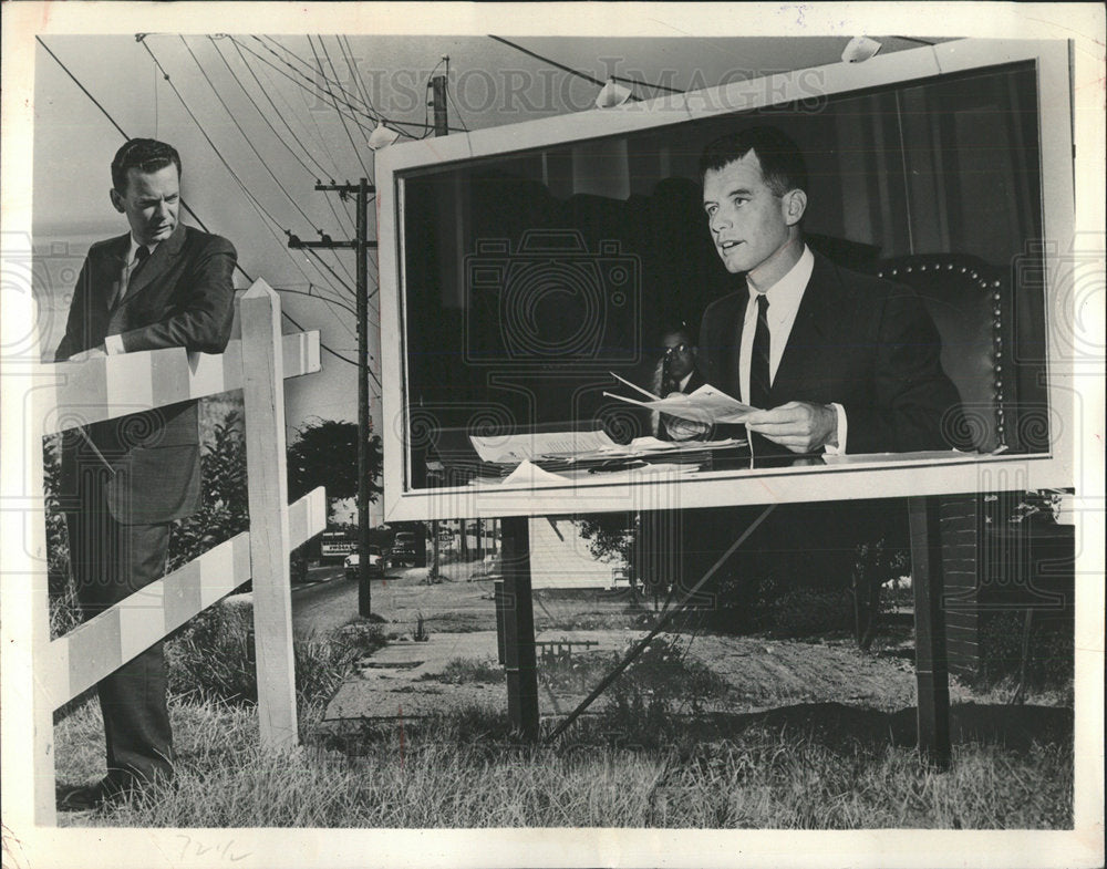 1961 Press Photo David Brinkley journall billboard - Historic Images