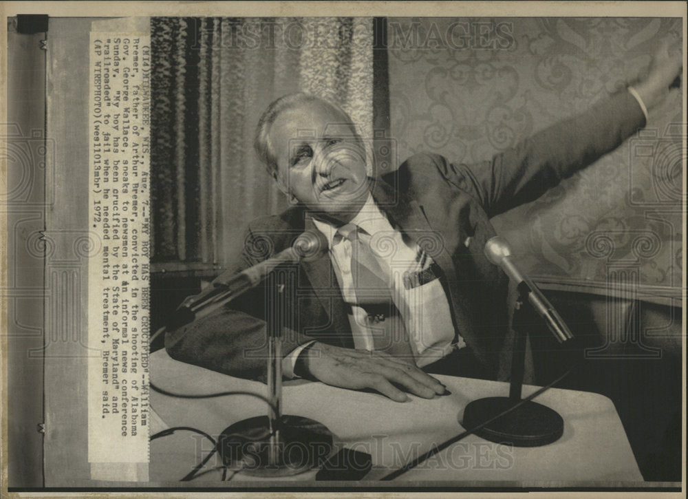 1972 Press Photo Bremer Father Speaking Newsmen - Historic Images