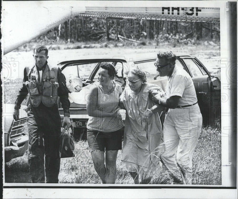 1969 Press Photo Survivors Hurricane Camille - Historic Images