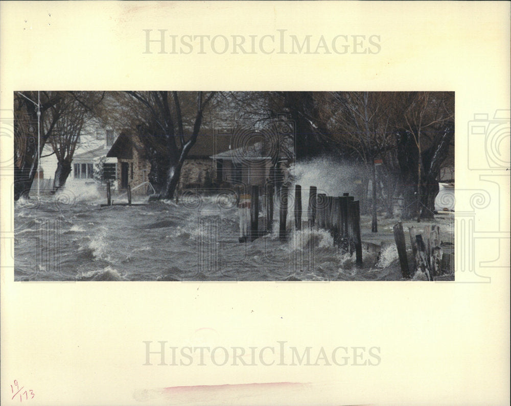 1985 Press Photo Anchor Bay Storm Waves Flooding - Historic Images