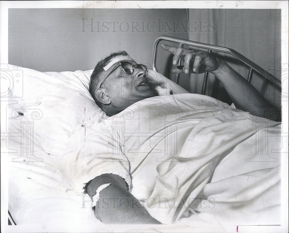 1964 Press Photo Man In Hospital Bed Michigan Storm - Historic Images