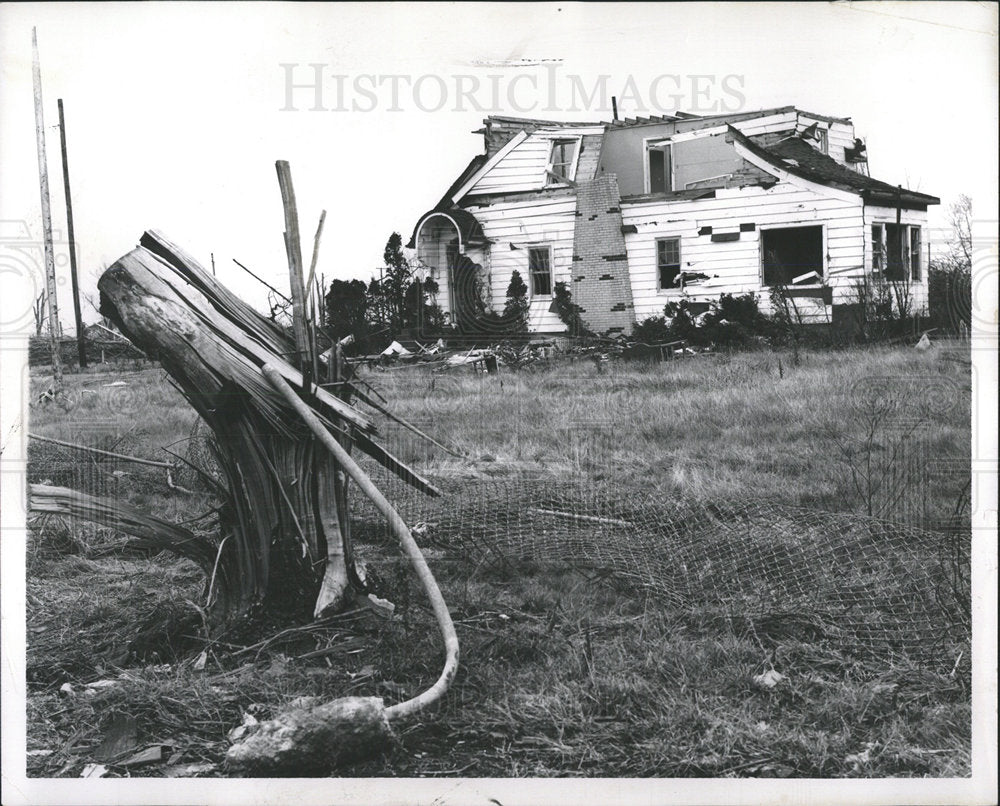 1964 Press Photo Anchor Bay Tornado Home Damage - Historic Images