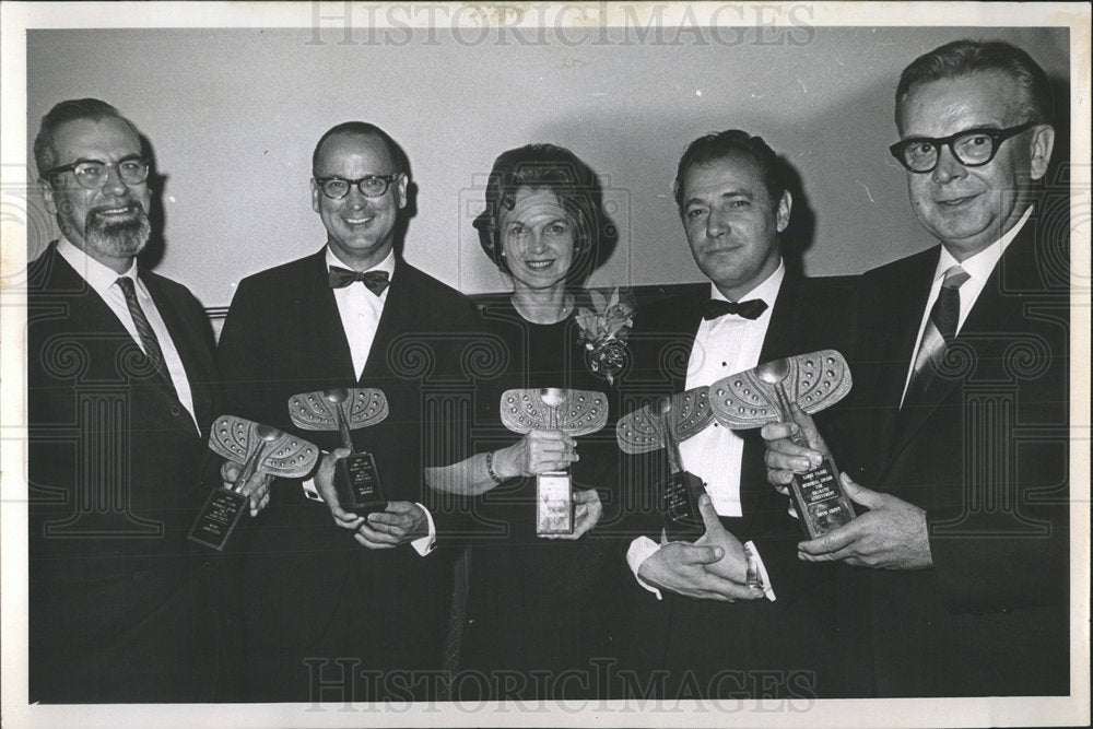 1966 Press Photo Larry Awards Winners Lowenstein Likes - Historic Images