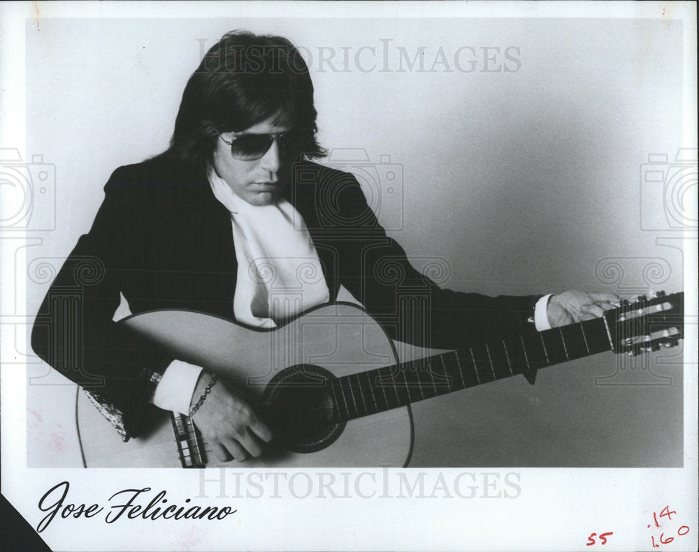 1981 Press Photo Singer Guitarist Feliciano Acoustic - Historic Images