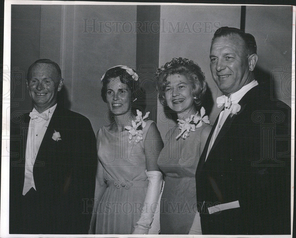 1965 Press Photo Parents Hickey Jump Newlywed Reception - Historic Images