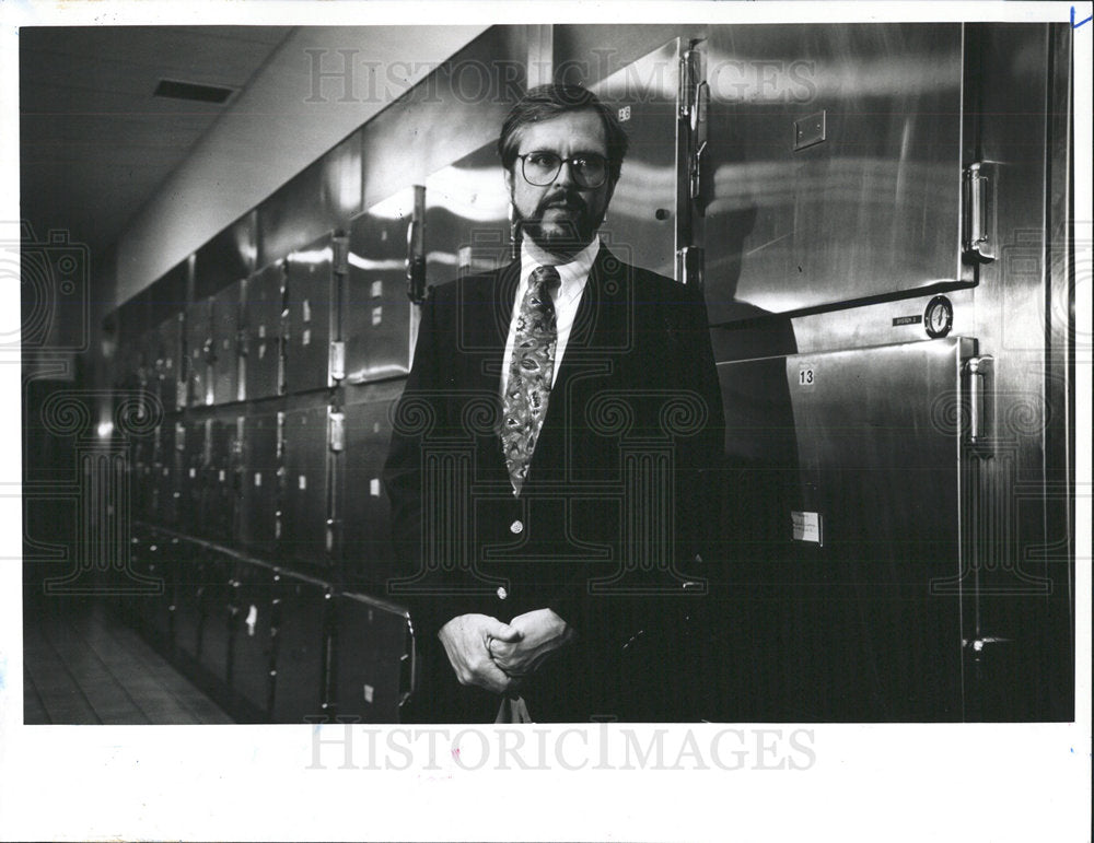 1991 Press Photo Dr. Thomas E. Henry Medical Examiner - Historic Images