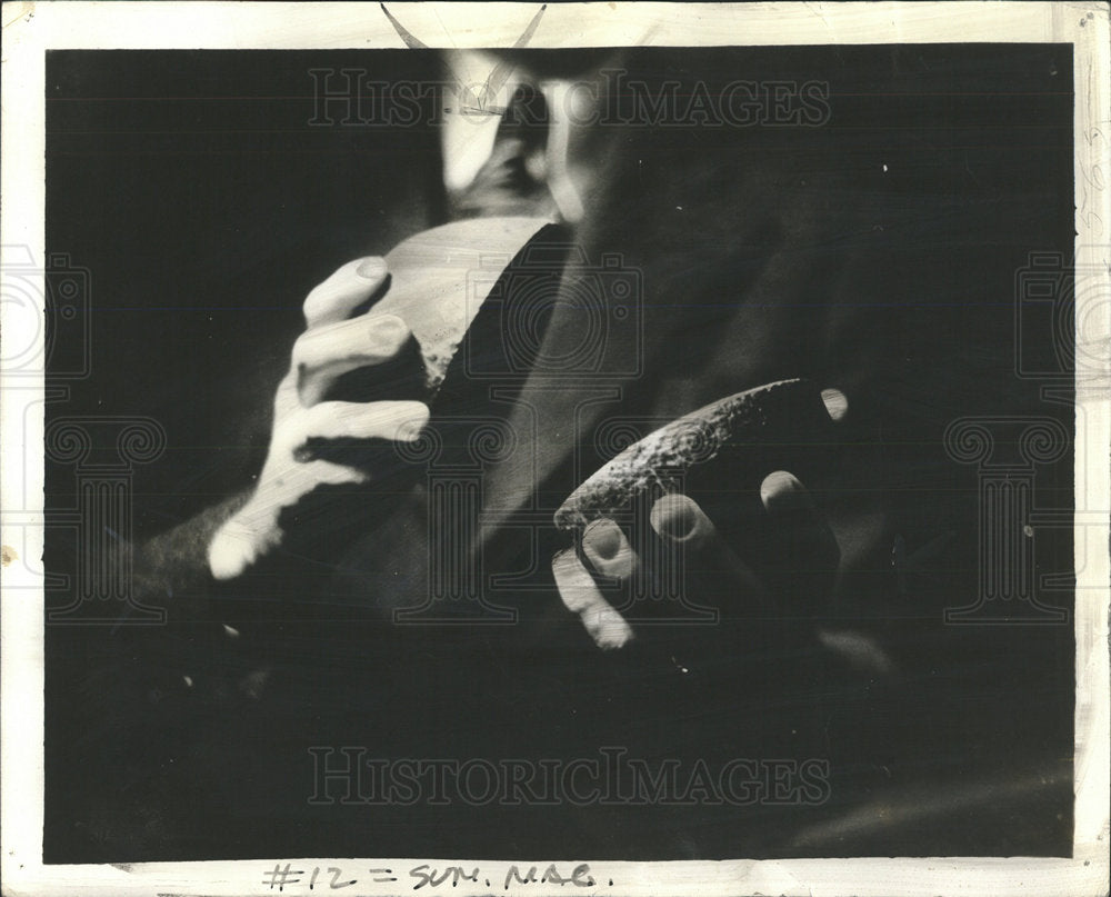 1938 Press Photo pair coconut shells sound horse road - Historic Images