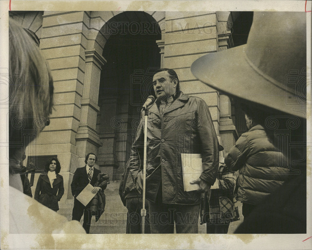 1978 Press Photo Vernon Bellecourt Press Conference - Historic Images