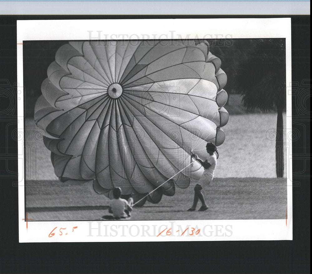 1976 Press Photo paratruckin' Frederick Petrin Park - Historic Images