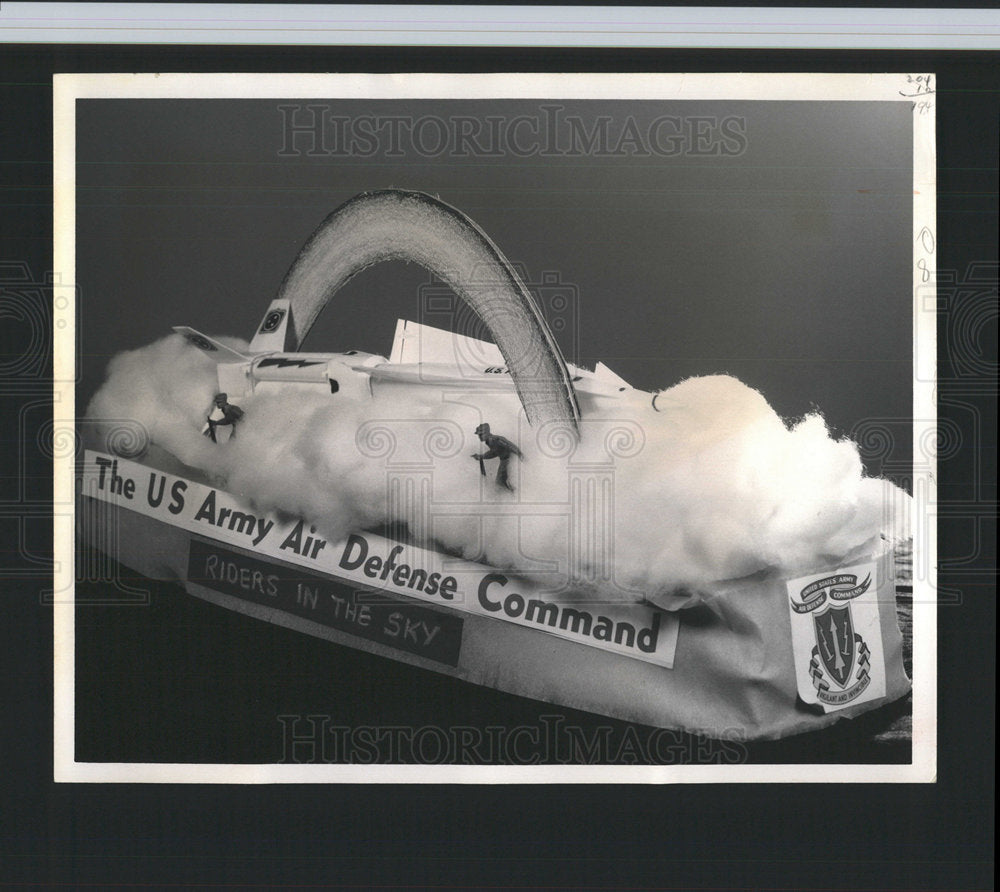 1967 Press Photo Army Defense Command Float in Parade - Historic Images