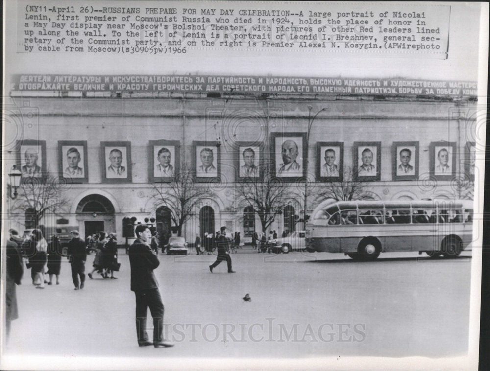 1966 Press Photo Russians Prepare May Day Celebration - Historic Images