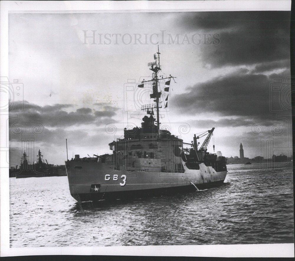 1954 Press Photo Navy Icebreaker Atka Departing Boston - Historic Images