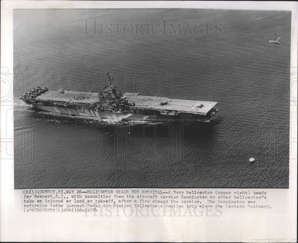 1954 Press Photo Helicopter Leaves Carrier Injured Crew - Historic Images