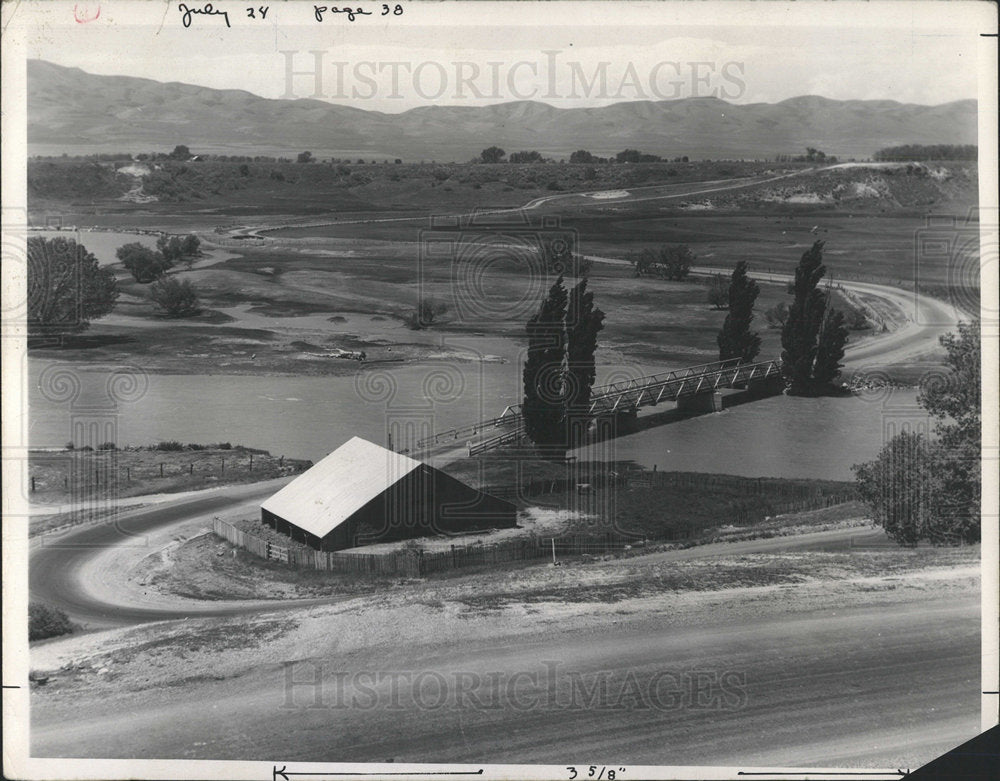 1955 Press Photo Hamptons Ford Pony Express Barn - Historic Images