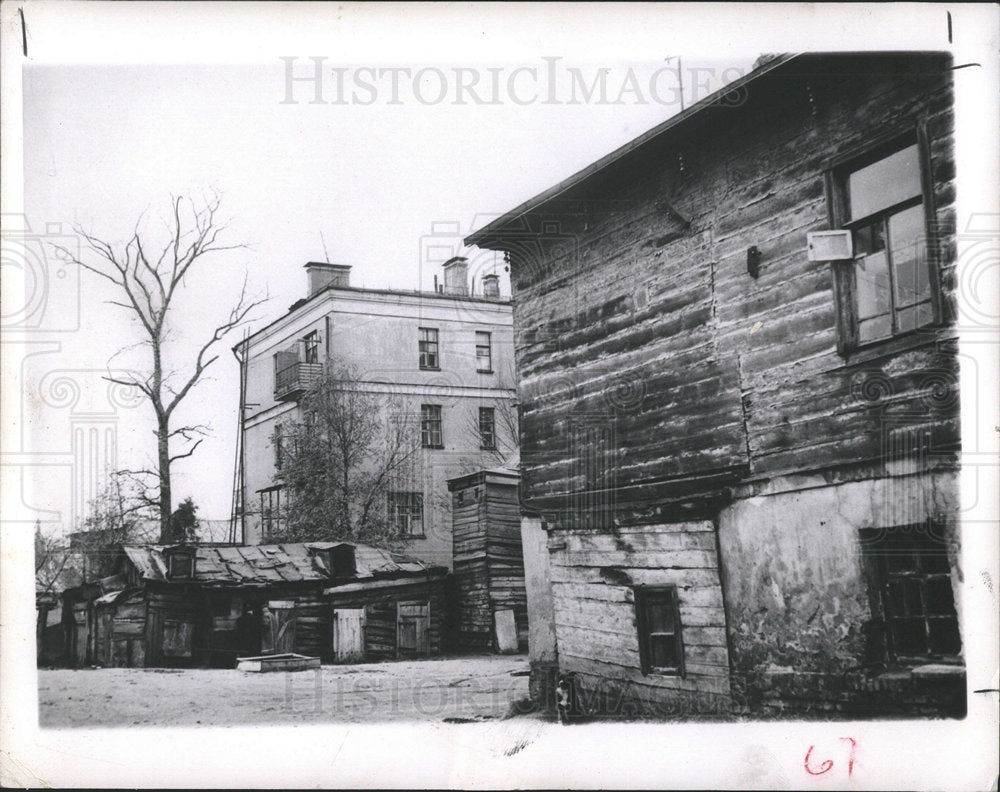 1960 Press Photo Soviet Slum U.S. Embassy Moscow - Historic Images