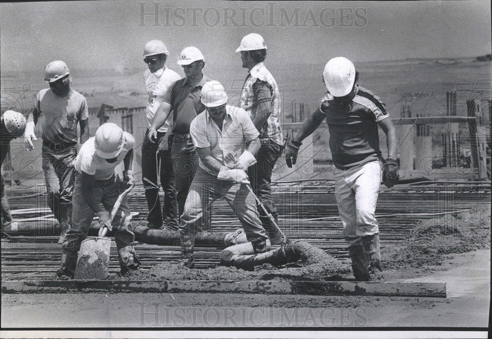 1981 Press Photo Construction Workers Strontia Springs - Historic Images