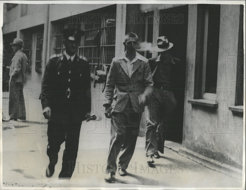 1935 Press Photo Chief police Share Lindstrom sear UON - Historic Images