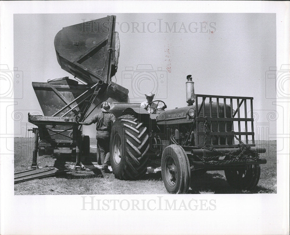 1963 Press Photo Farm machinery Parker Brothers Ranch - Historic Images