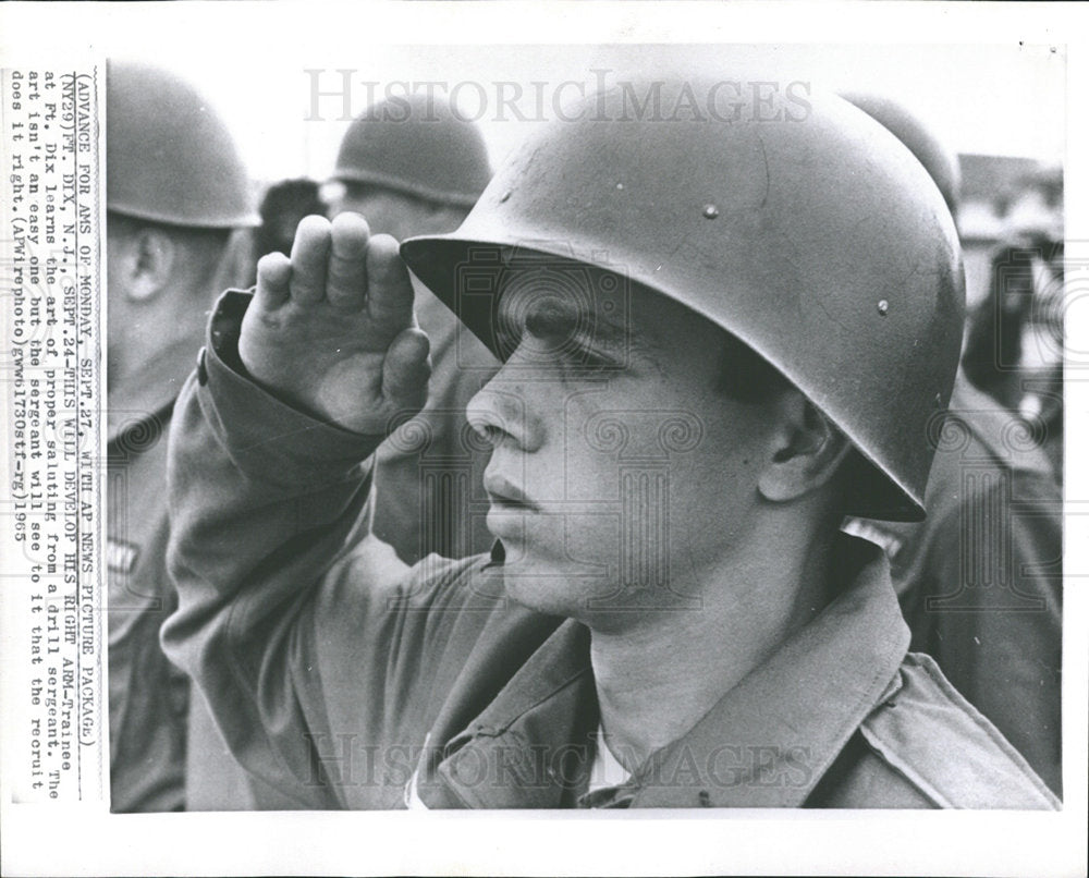 1965 Press Photo trainee Ft. Dix drill sergeant salute - Historic Images