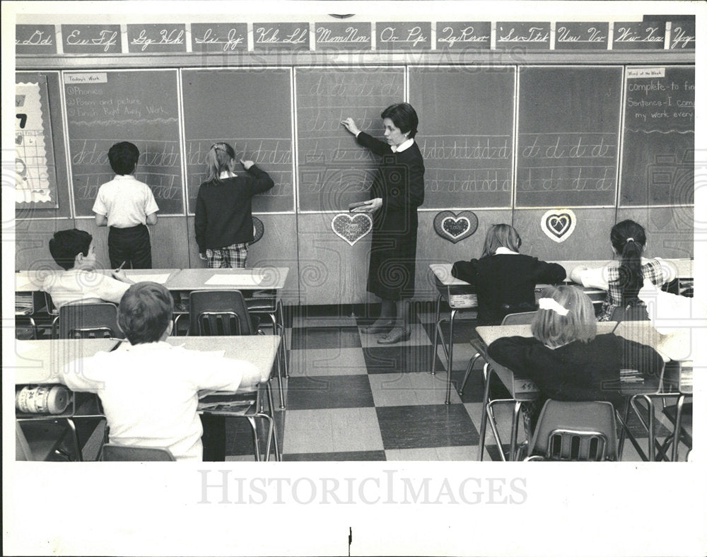 1987 Press Photo Kathleen Cichon Teacher St. Ladislaus - Historic Images