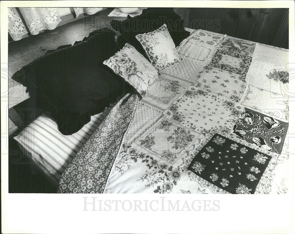1983 Press Photo Hankies 1940s Sewn Comforter Cover - Historic Images