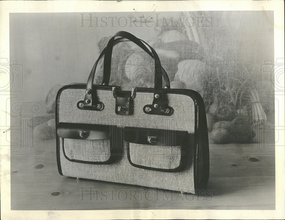 1962 Press Photo Handbag/Pocketbook/Linen/Leather/Brass - Historic Images