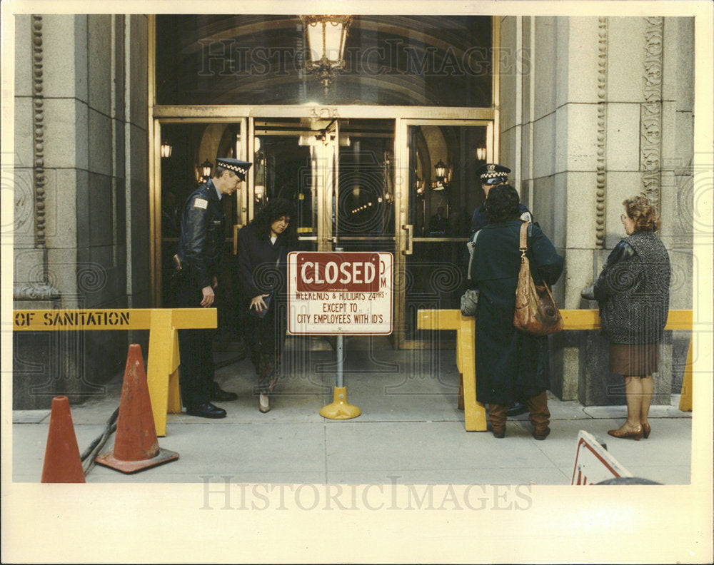 1992 Press Photo Flooding Closes Chicago City Hall  - Historic Images