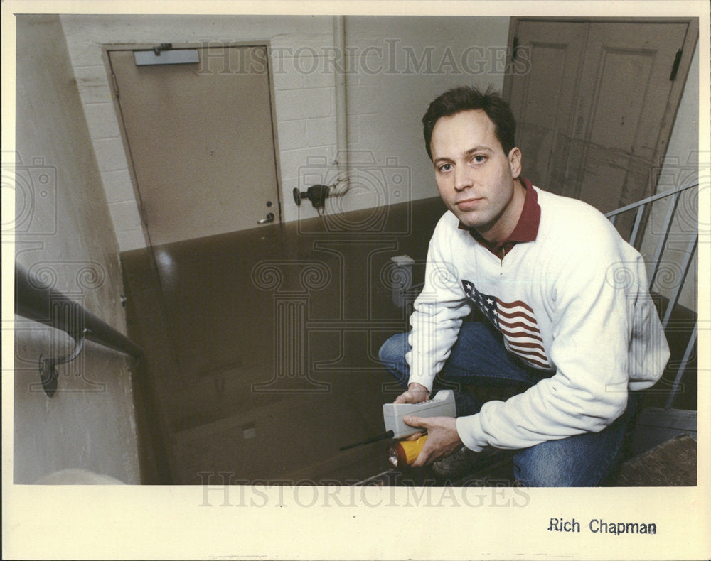 1992 Press Photo Calvin Farley Checking Water - Historic Images