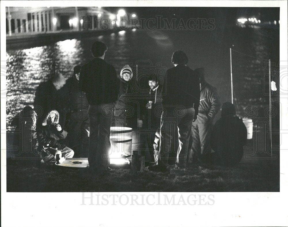 1980 Press Photo Fishermen Smelt Lake Michigan - Historic Images