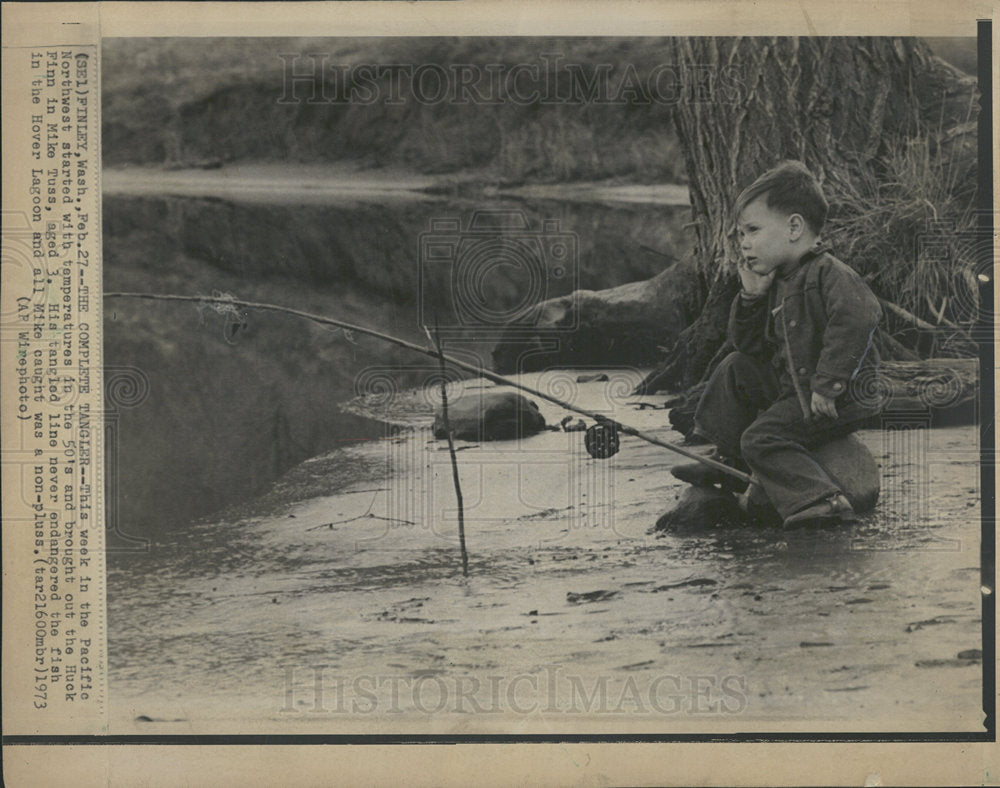1973 Press Photo Mike Tuss, 3, fishing in Hover Lagoon - Historic Images