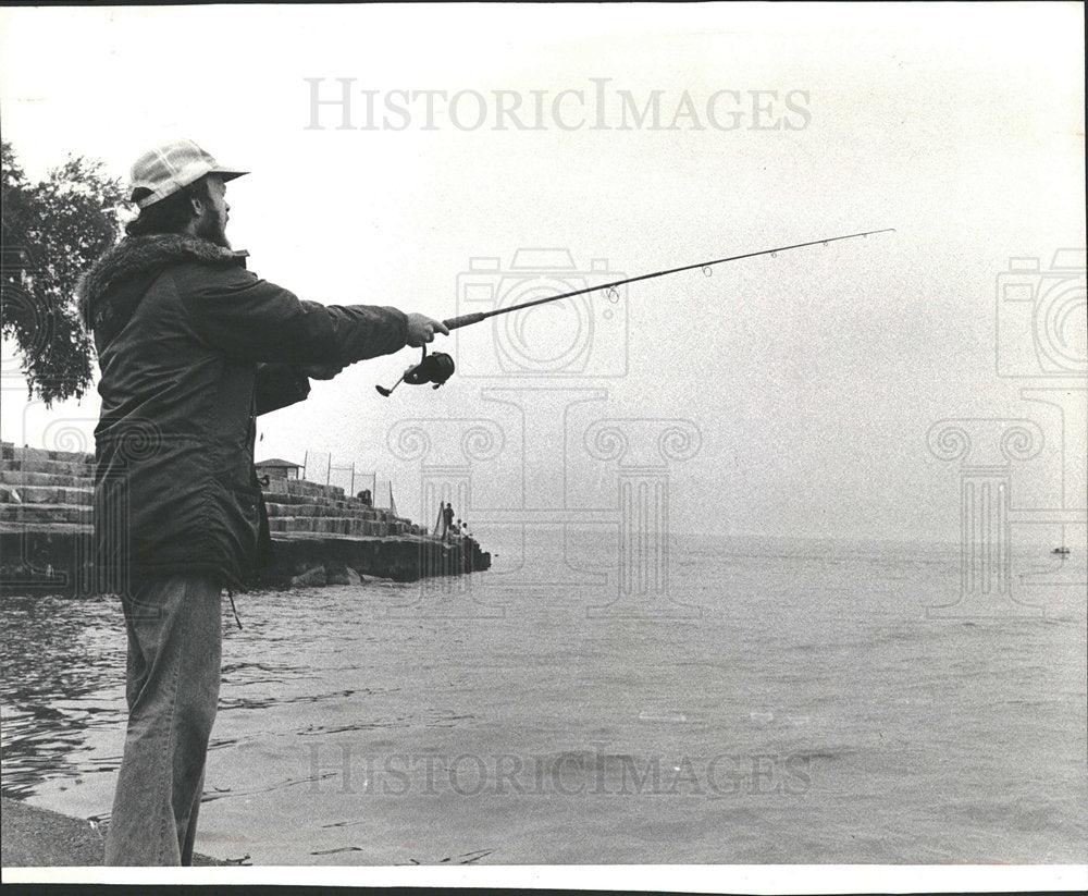 1979 Press Photo Cold Weather Fishing - Historic Images
